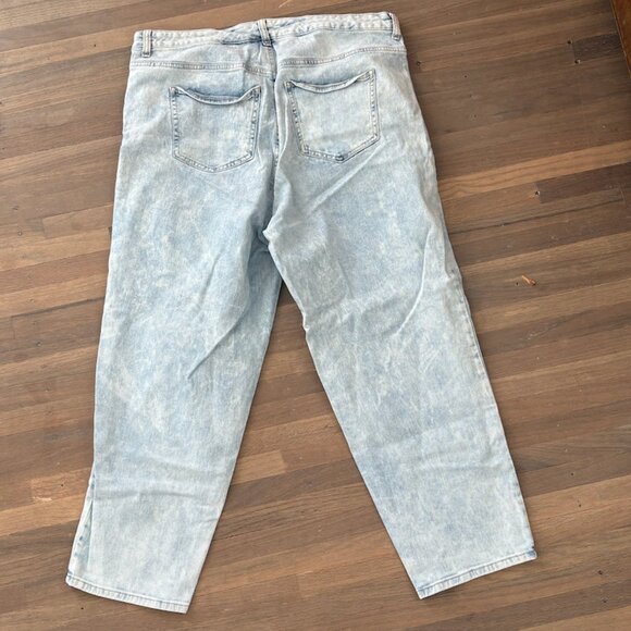 Style & Co High Rise Straight Leg Acid Wash Mom Jean 16W - Picture 2 of 8